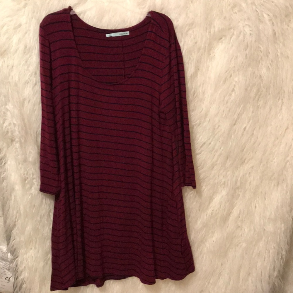 Maurice’s Large maroon and navy tunic with pockets